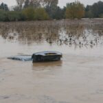 Un journaliste australien sauve un automobiliste coincé dans une voiture lors d'inondations près de Brisbane