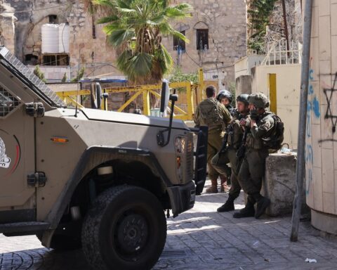 Un maire français agressé par des colons israéliens lors d'une récolte d'olives en Cisjordanie
