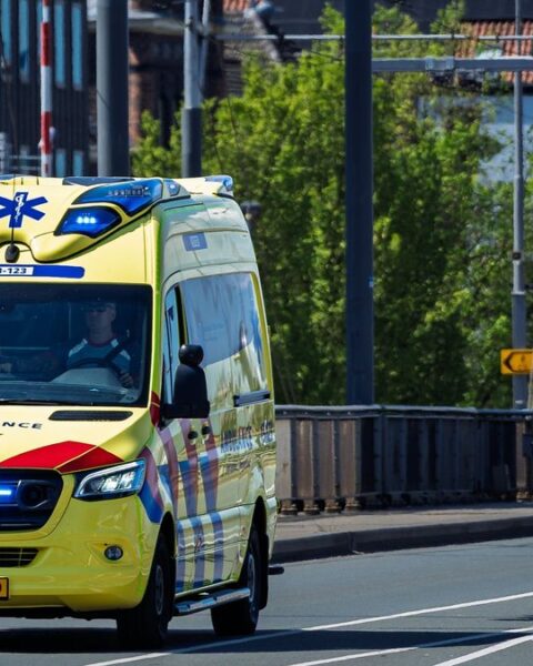 Un ouvrier de 61 ans meurt après une chute d'un toit à Caivano, trois suspects identifiés