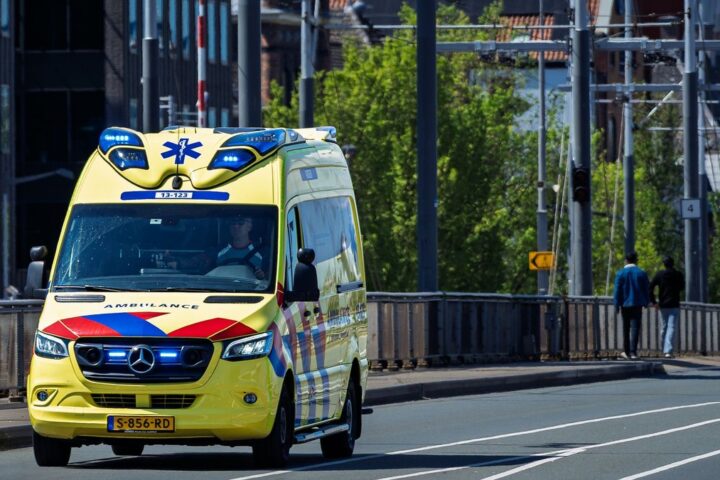 Un ouvrier de 61 ans meurt après une chute d'un toit à Caivano, trois suspects identifiés