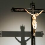 Un prêtre tué par un crucifix lors d'une messe en direct à Guayaquil, Équateur