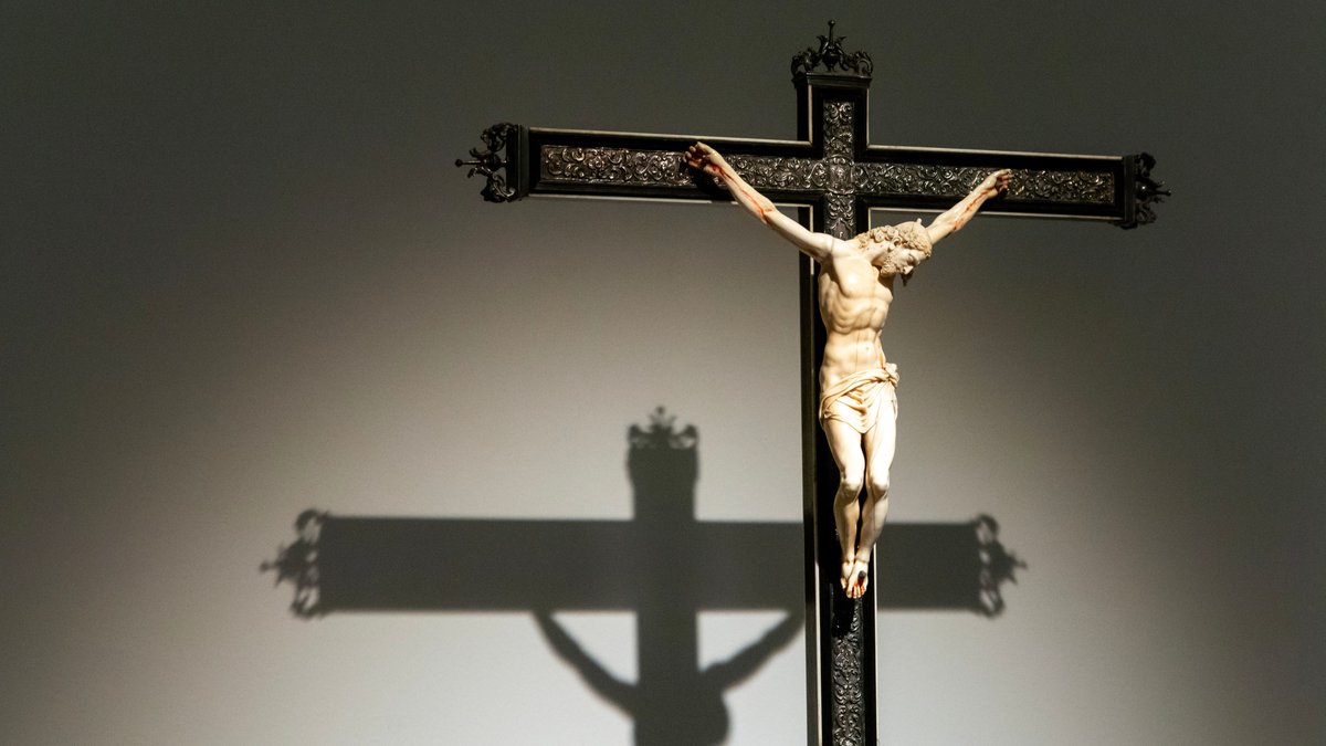 Un prêtre tué par un crucifix lors d'une messe en direct à Guayaquil, Équateur