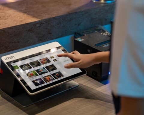 Un restaurant belge remplace son personnel par des machines face aux retards répétitifs