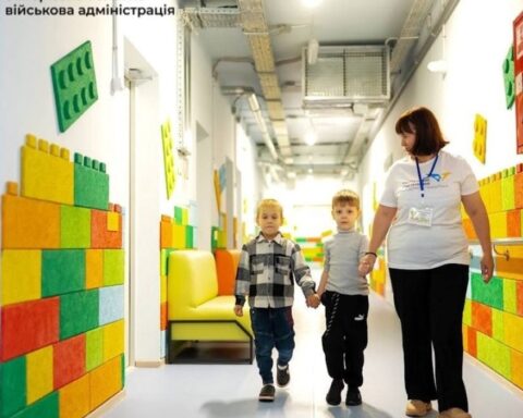 Une école maternelle souterraine ouverte à Zaporijia pour protéger les enfants des frappes russes