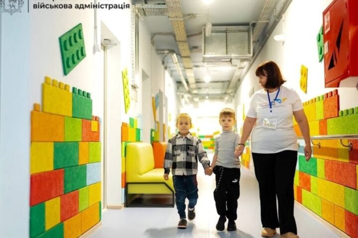 Une école maternelle souterraine ouverte à Zaporijia pour protéger les enfants des frappes russes
