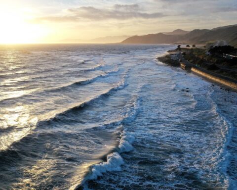 Une onde de Kelvin pourrait faire monter le niveau de la mer de 30 cm en Californie