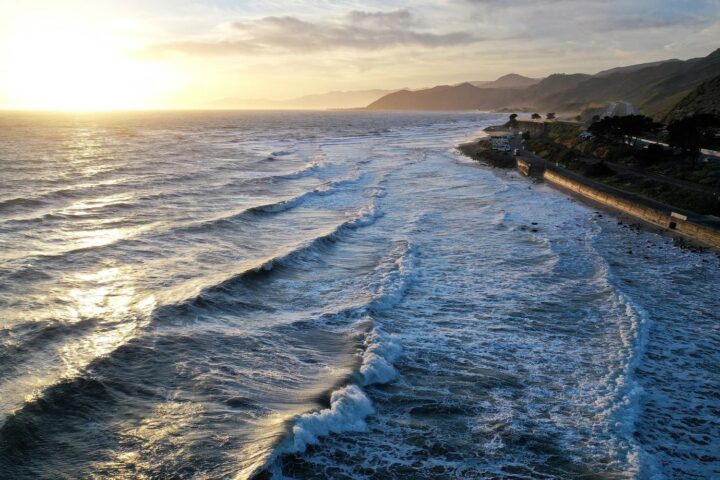 Une onde de Kelvin pourrait faire monter le niveau de la mer de 30 cm en Californie