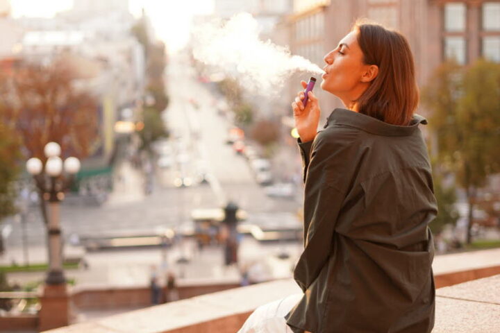 Vapotage : premières alertes sur les effets à long terme du vapotage en France
