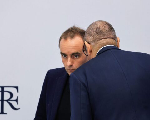 Violences du 17 octobre : le gouvernement français en difficulté face à une crise sécuritaire persistante