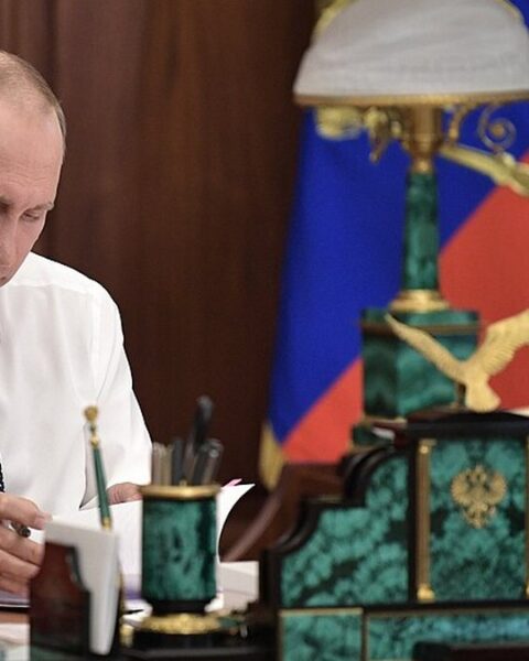 Vladimir Poutine confisque les actifs d'Auchan en Russie : coup dur pour le géant français