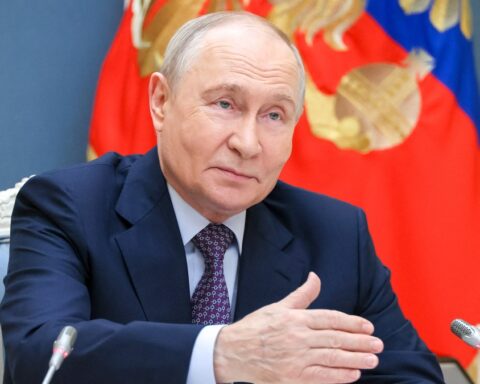 Vladimir Poutine propose un sommet trilatéral avec Trump et Xi pour discuter de l'Ukraine