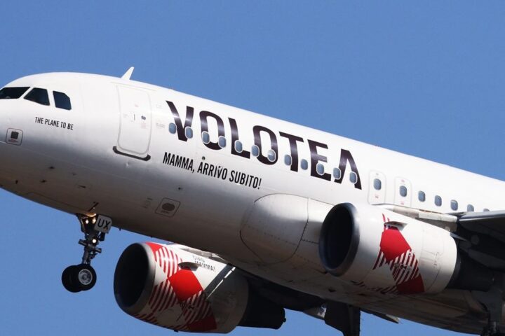 Volotea suspend de nombreux vols en France et ferme des bases en raison de difficultés financières