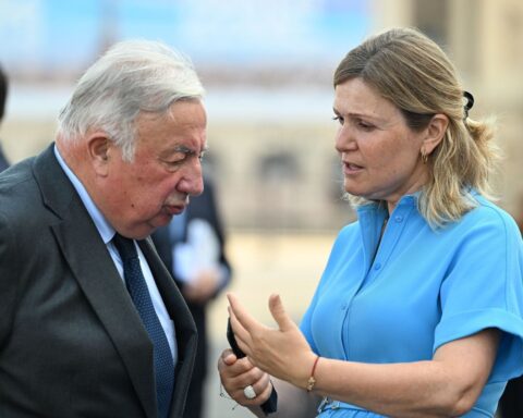 Yaël Braun-Pivet considère Gérard Larcher comme un recours pour la droite et le centre en vue de 2027